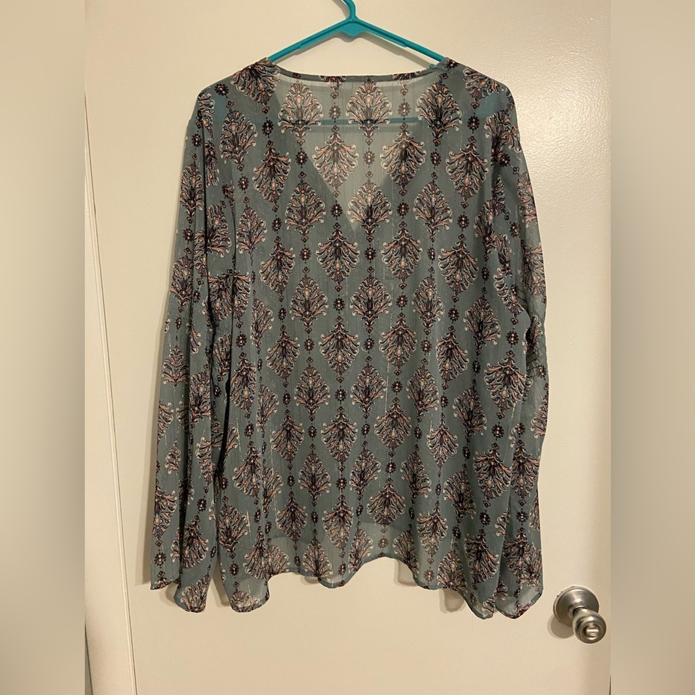 Like new top - Picture 6 of 7